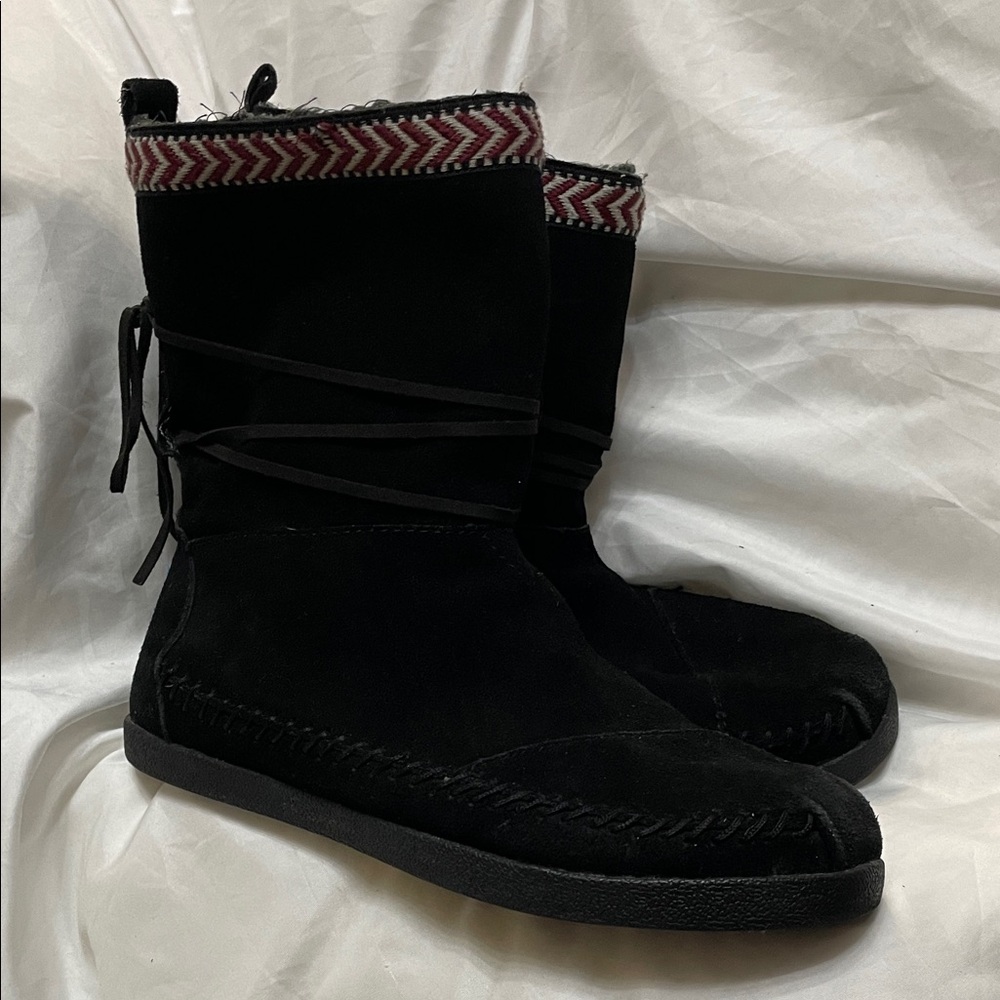 Toms Suede Leather Black Winter Boots with Red Trim, Boho Ties, Faux Fur Lining
